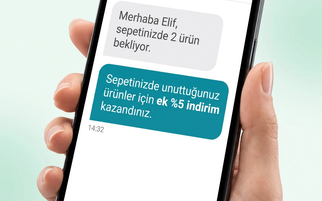 Telefon ekranında sepet terk hatırlatma mesajı ve ek indirim bildirimi